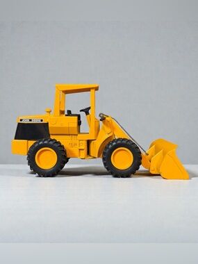 Ertl Yellow John Deere Front Loader 1/16 Scale Die-Cast
